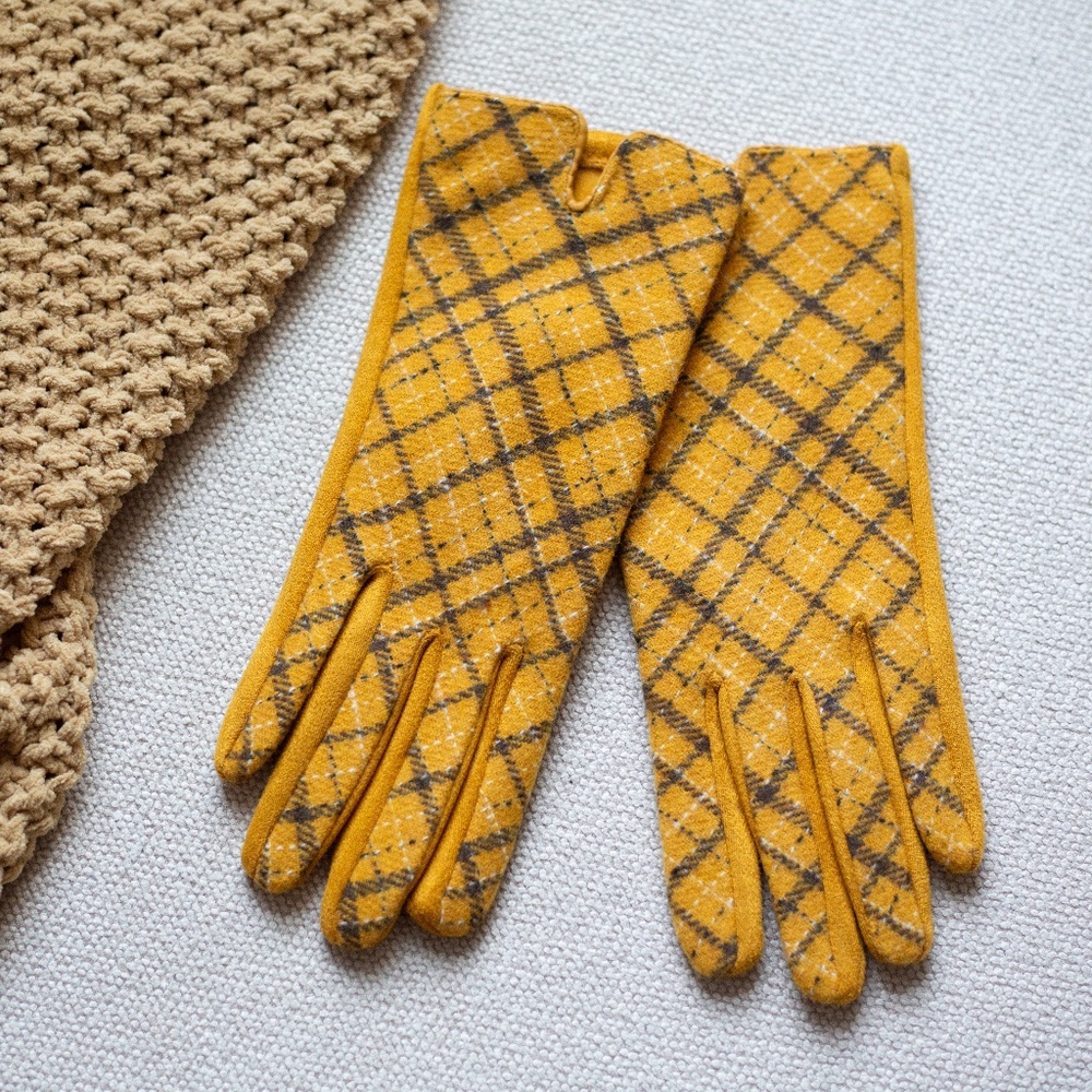 NWT Women's Plaid Gloves Text Touchscreen Yellow Gold Black Tartan Check Classic